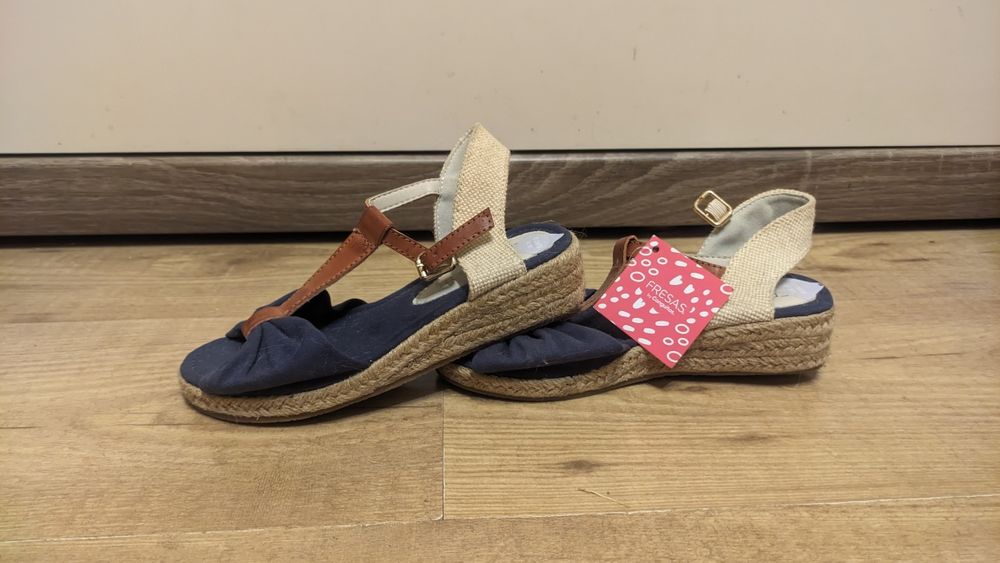 Sandałki dziecięce, rozmiar 32, nowe, z metką.