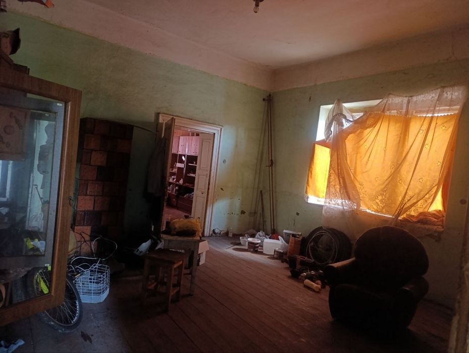 Продам пів будинку смт Буштино