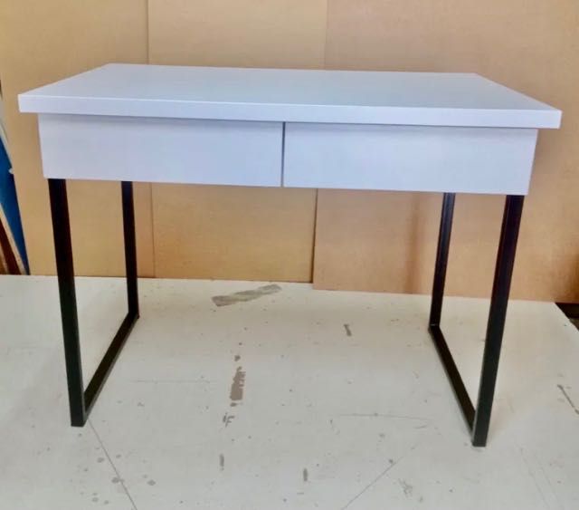 Новый  рабочий стол ДСП/металл.