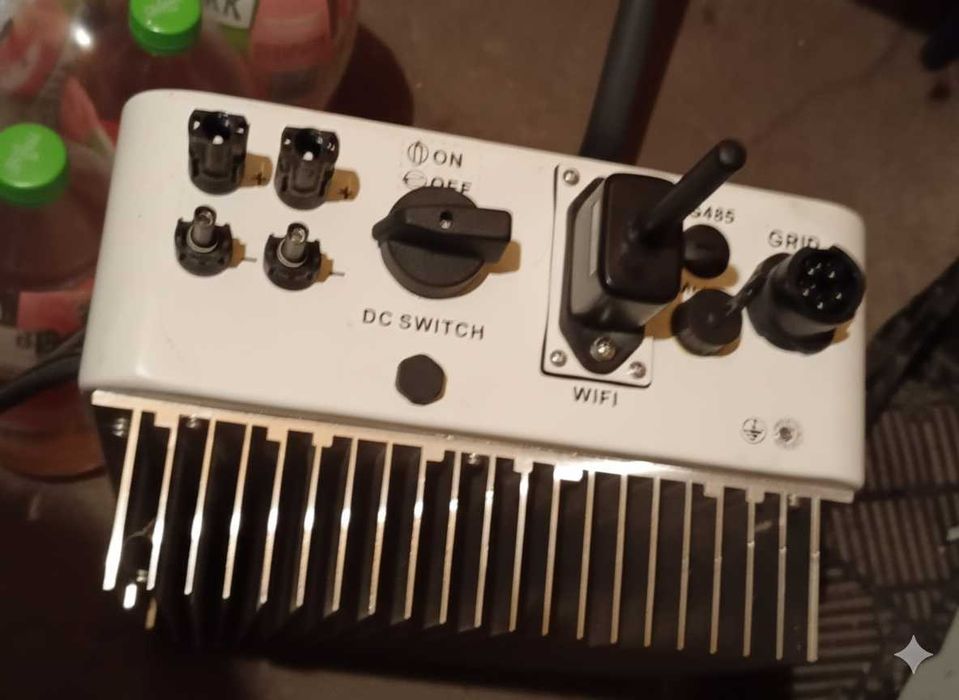 Inwerter Solarny (Falownik) On-Grid z modułem Wi-Fi i wyłącznikiem DC