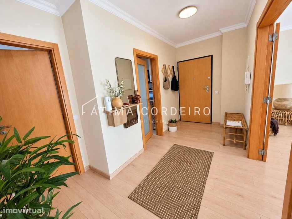 Excelente Apartamento T2 remodelado com parqueamento em ótima local...