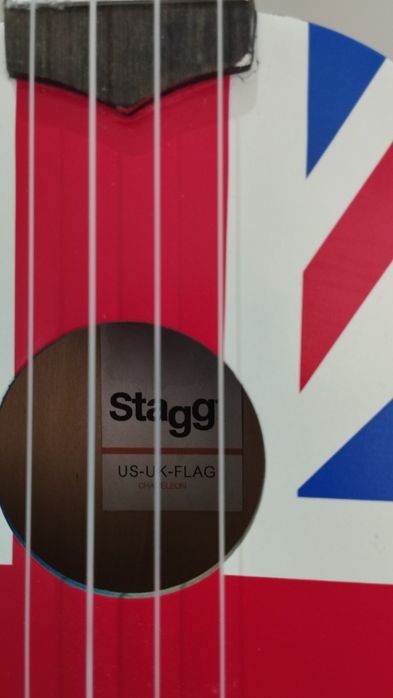 Ukulele stagg semi novo