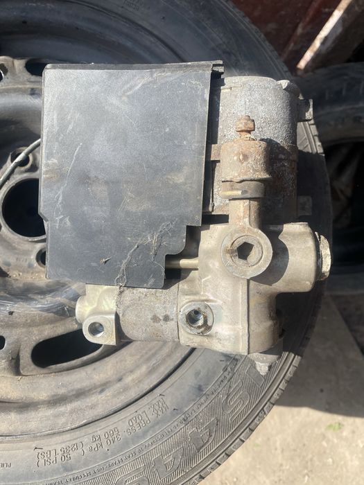 Блок ABS Audi 80 B4 / 90 / 100 / 200 Quattro Bosch 0265200010 (857614111)