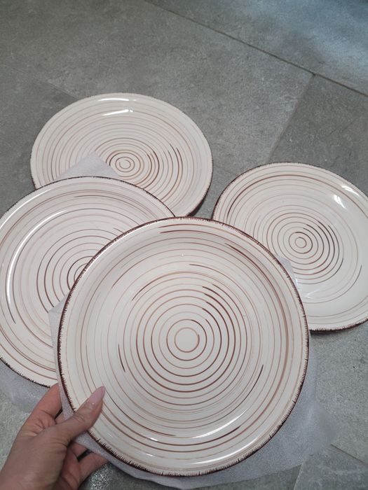 Komplet talerzy porcelany 4sxt nowe