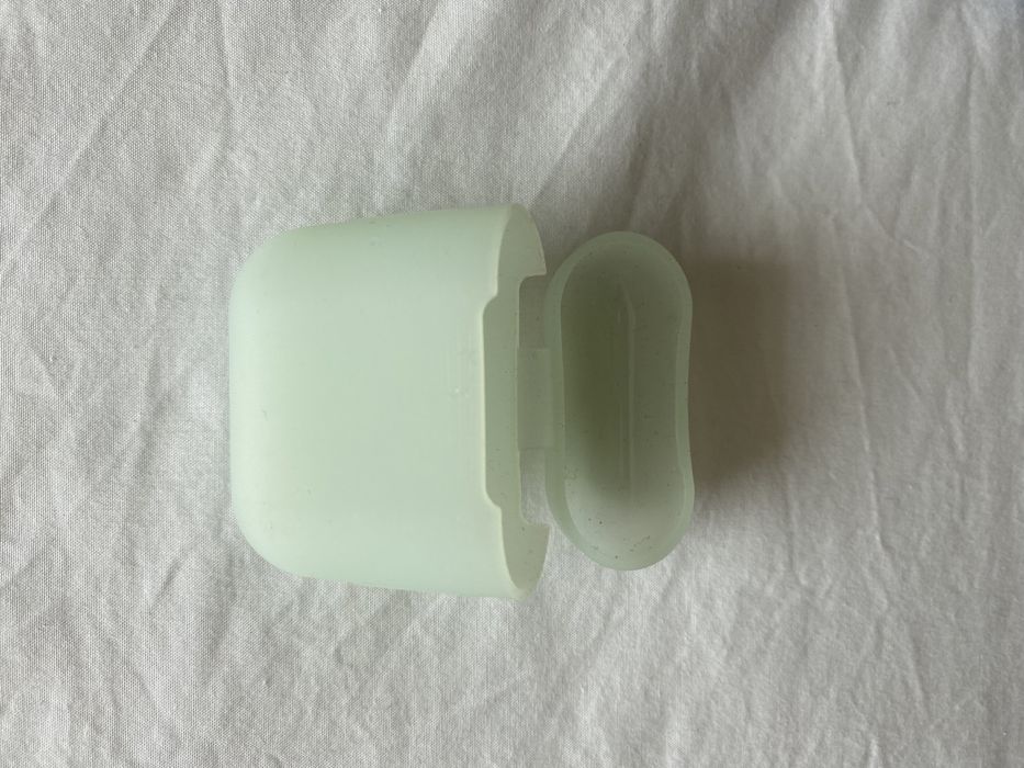 Colares, adereco de cabelo e capa airpods