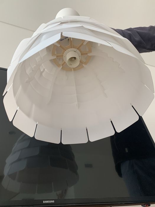 Candeeiro de cor branca para teto