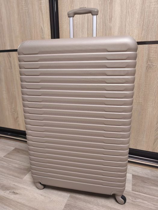 Чемодан гигант для путешествий, чемодан на колесах з пластику фірмовий