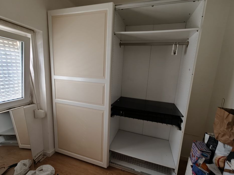 Roupeiro  Larg 180; prof 60; alt 235cm