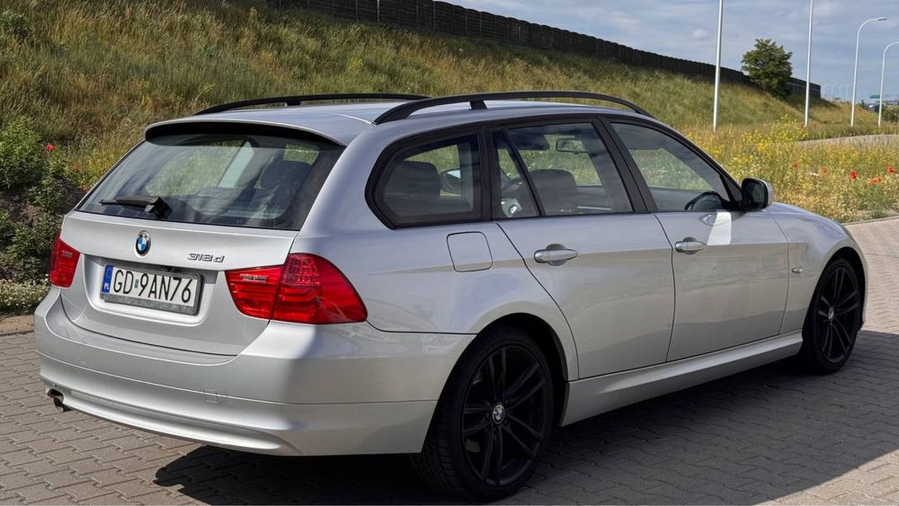 BMW   318  E91