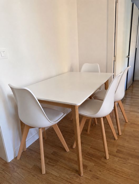 Mesa + 4 cadeiras NOVO
