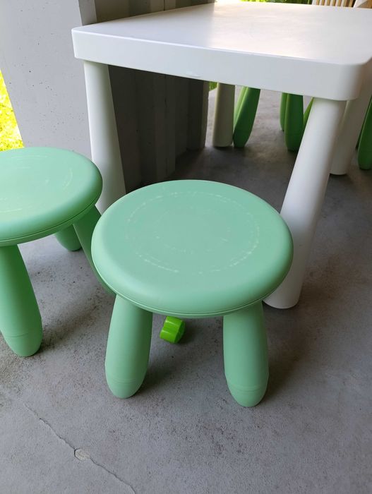 Conjunto Mammut - mesa e bancos para crianças ikea