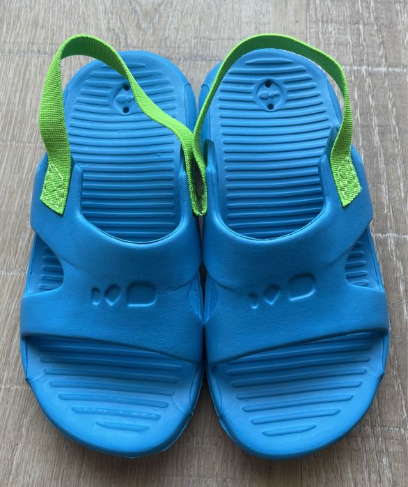 Chinelos de natação para bebé (tamanho 23/24)