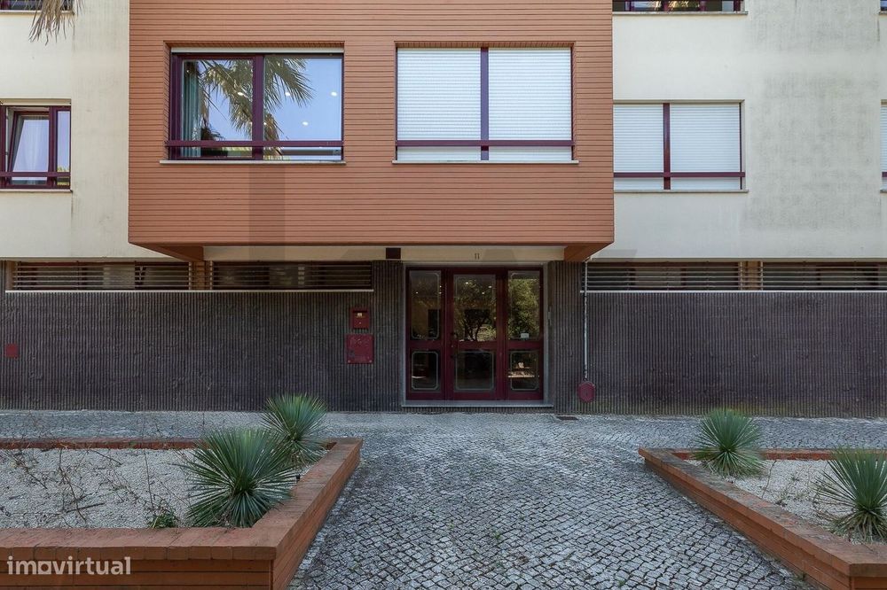 Apartamento T4 |  Parque dos Poetas l Terraço  com 50m2 e Box com  2 l