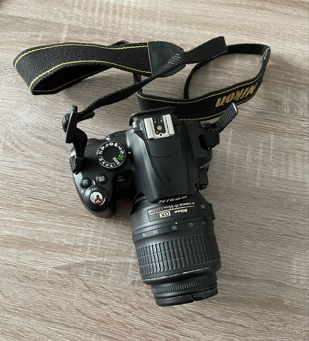 Nikon D3000 + 18-55mm VR + 55-200mm VR + Bolsa + Carregador