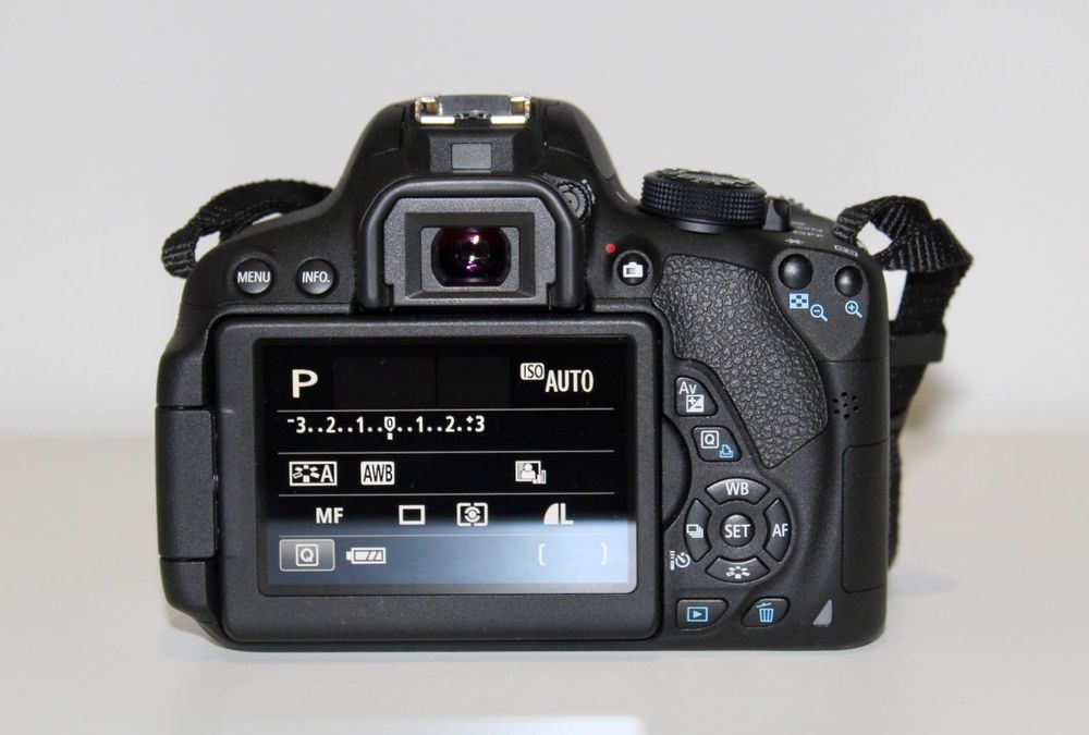 Câmera fotográfica Canon EOS 700D DSLR