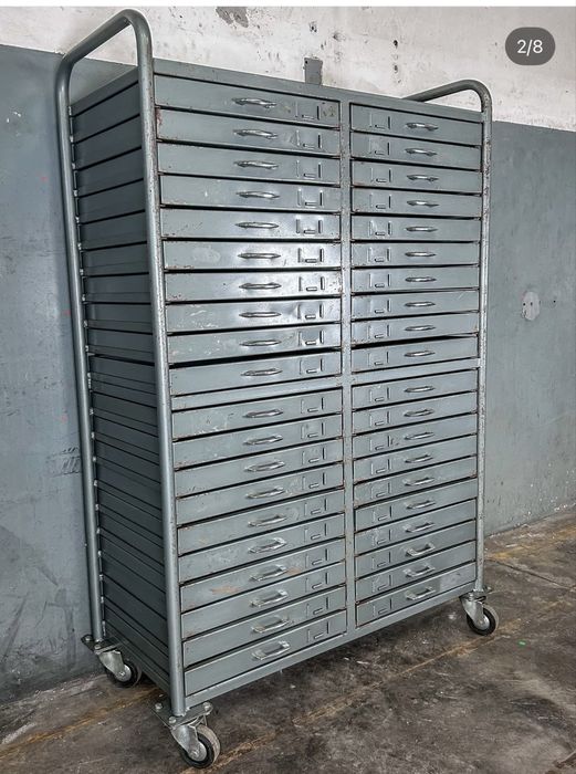 Grande móvel arquivador industrial em ferro tubular