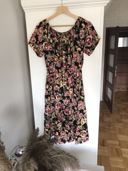Sukienka w kwiaty