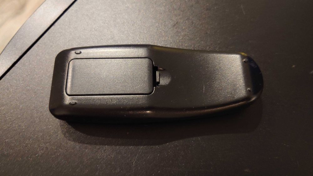 Pilot sterujący do głośników Logitech Z-5500 THX