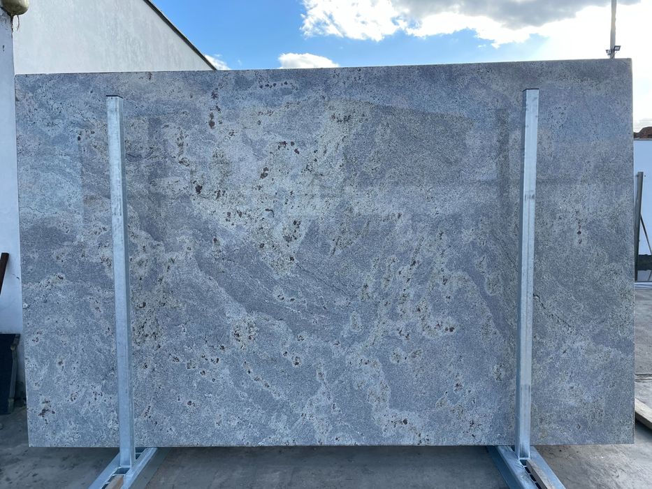 Parapety granitowe zewnętrzne wewnętrzne  blaty kuchenne stopnie