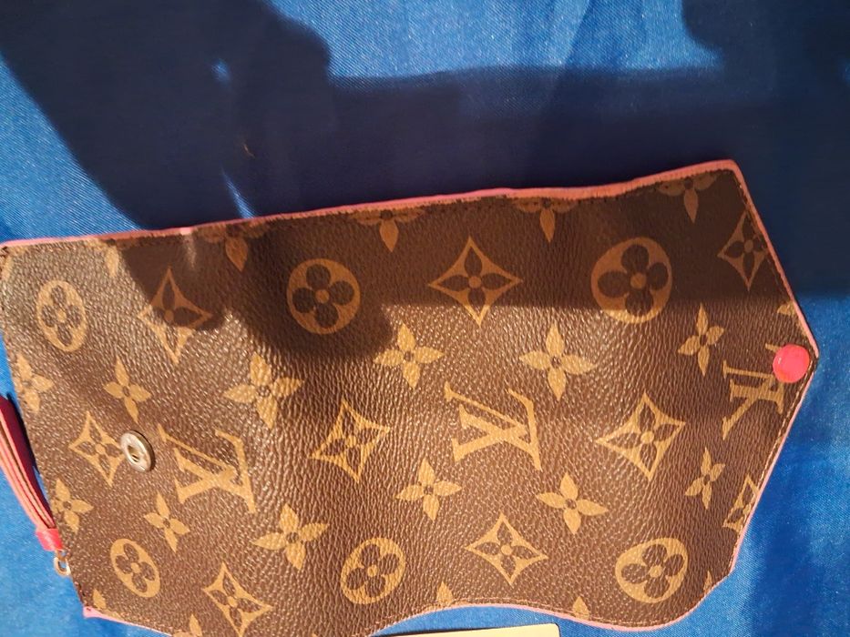 Portfel lv mały pojemny