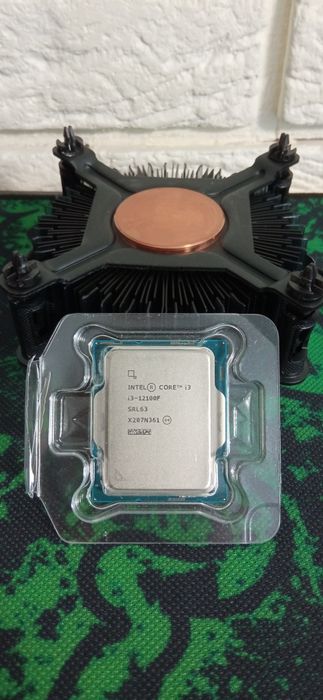 Процесор  Intel Core i3-12100f