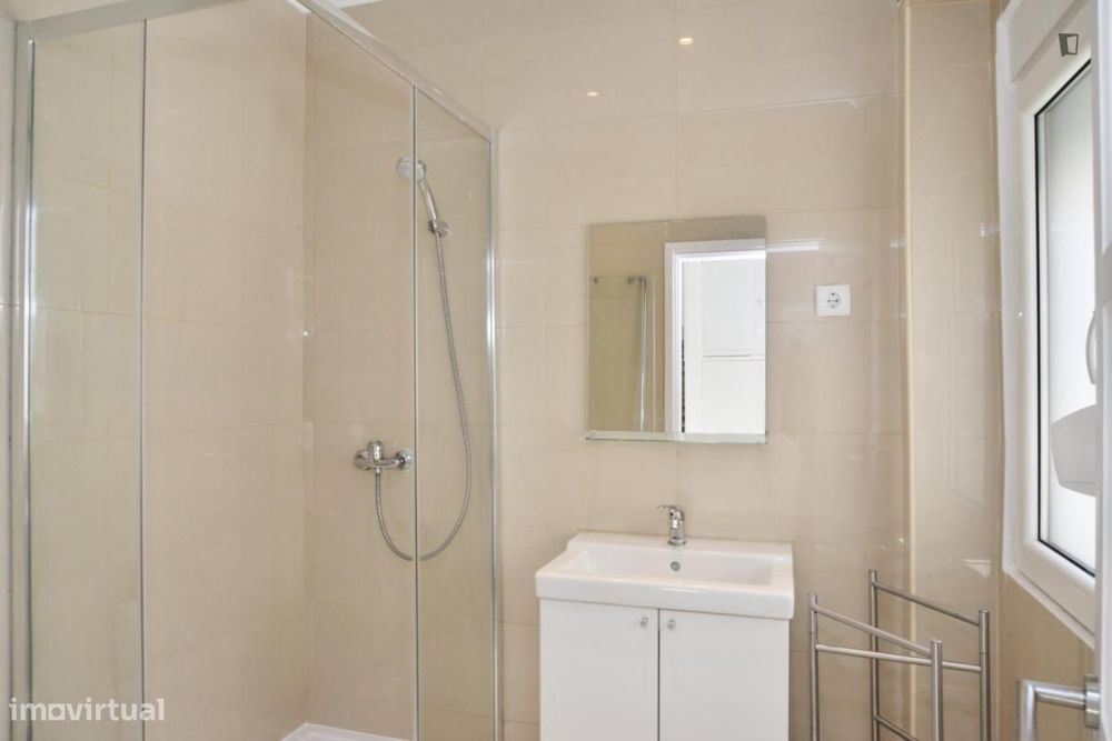 Quarto - localizado em Entrecampos Lisbon