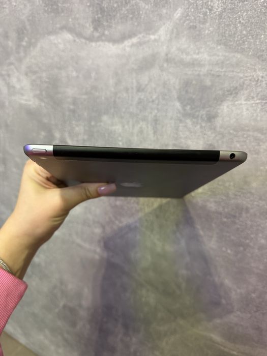 Ipad 5 32 gb з сім картою в гарному стані. Bypass. Аккум 93%