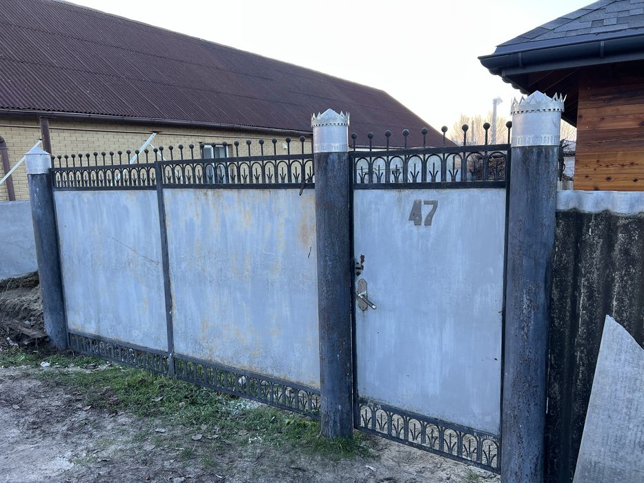 Ворота зі стовпами і хвірткою