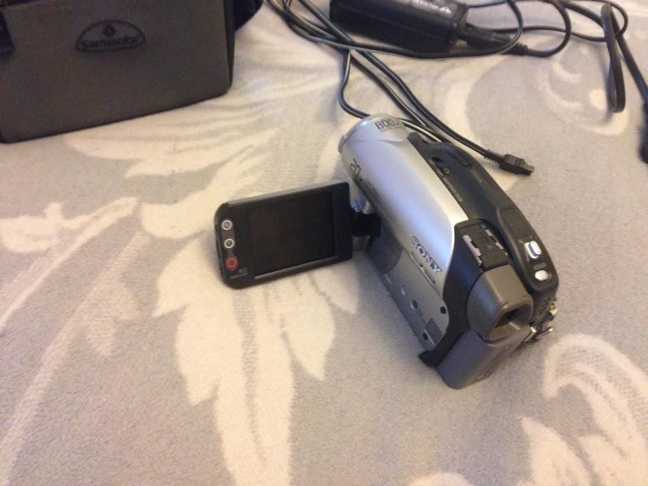 Продаю видео камеру Sony.