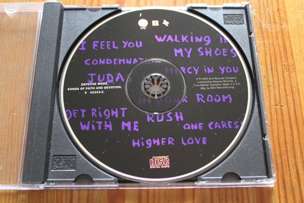 CD s/ capa original, Depeche Mode - Songs of Faith and Devotion (1993)