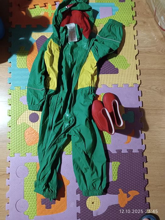 Дощовик комбезик. Чобітки