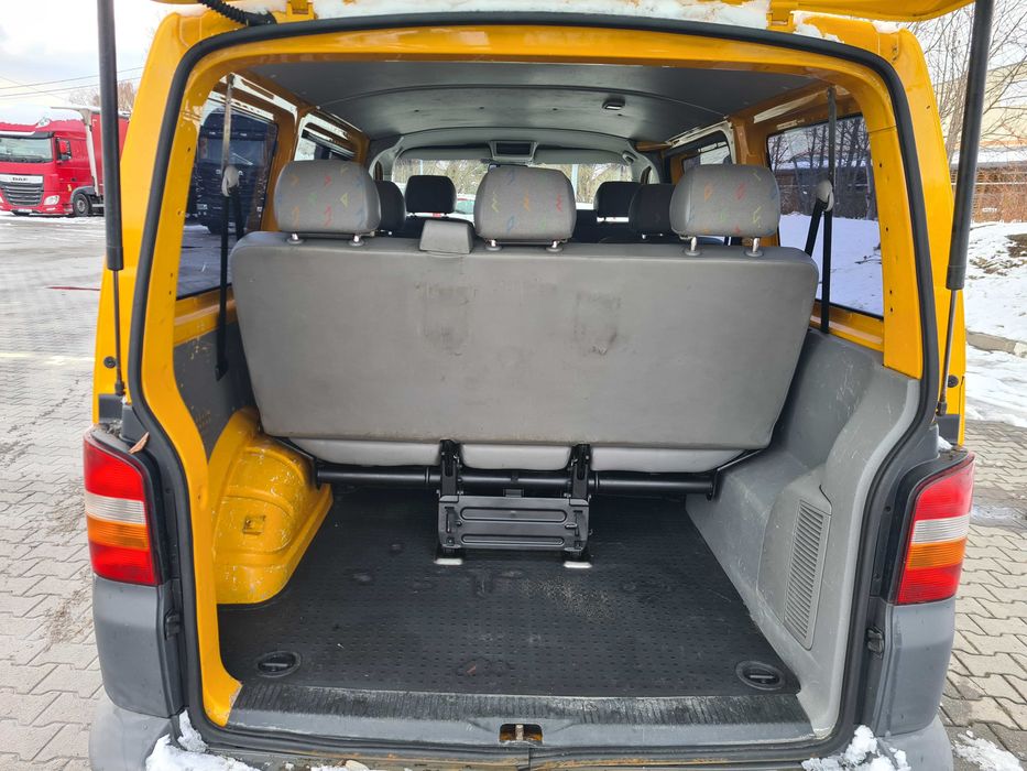 F-VAT 23%*Volkswagen Transporter T5*9 osób *SPRAWNA KLIMA*1 właściciel