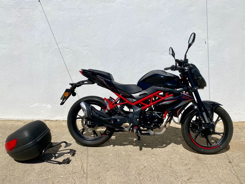 Benelli BN 125 – 2022 – 8.668 km – impecável