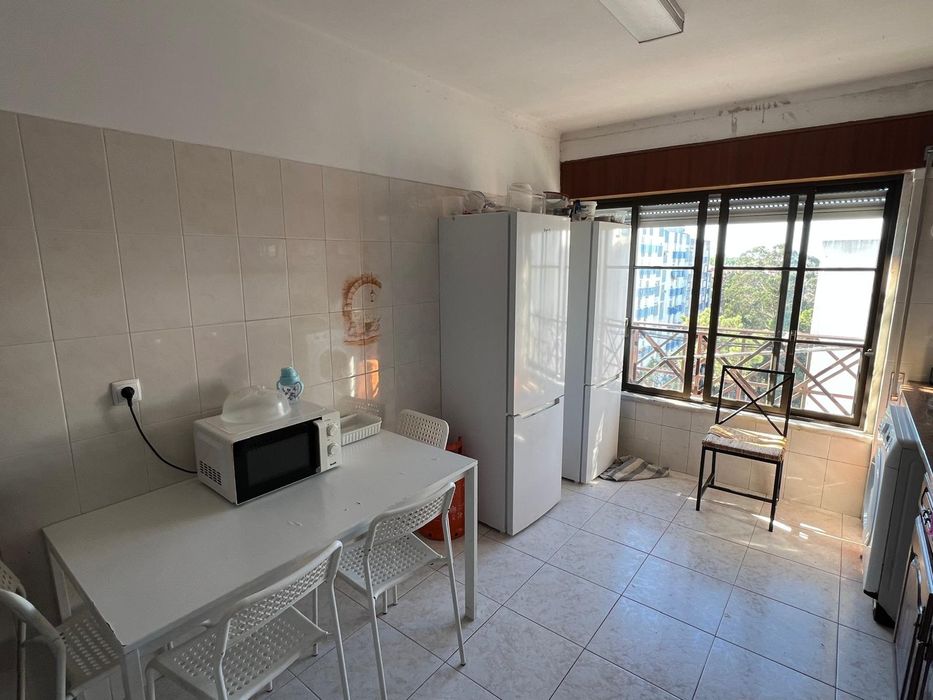 Alugo quarto para casal na Rinchoa
