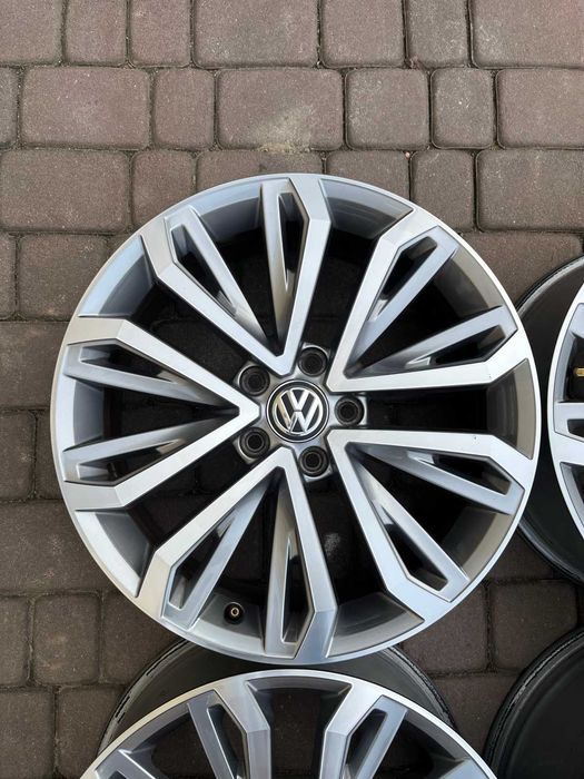 Oryginalne alufelgi Vw 5x112 18 cali Bicolor T-Roc Passat Ateca