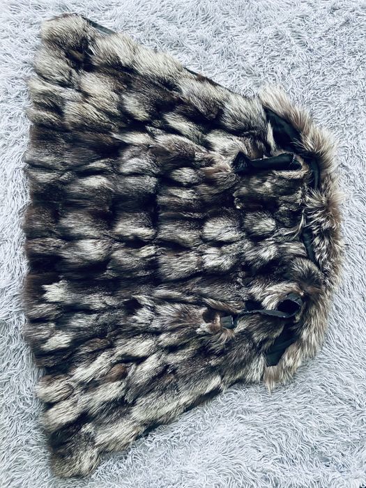 Жилетка з натурального хутра чорнобурки