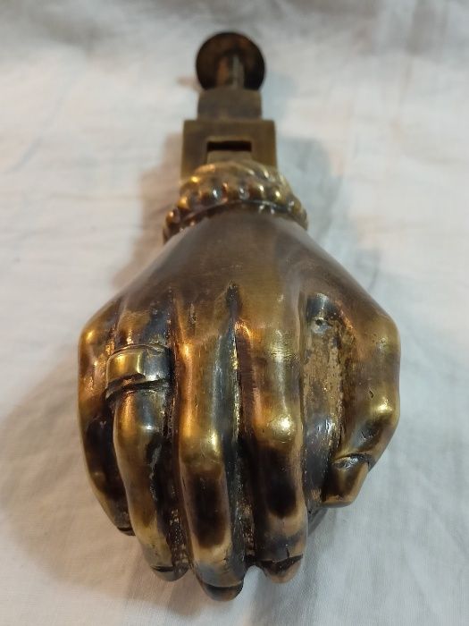 Batente Forma Mão Bronze 2