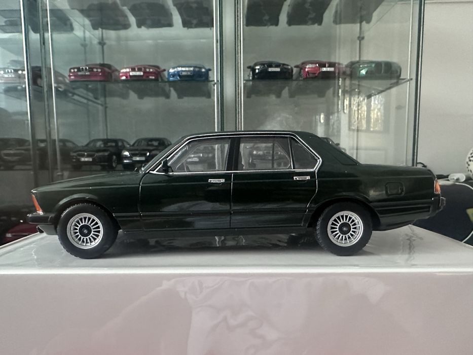 BMW 733i e23 seria 7 KK Scale 1:18 (norev otto)