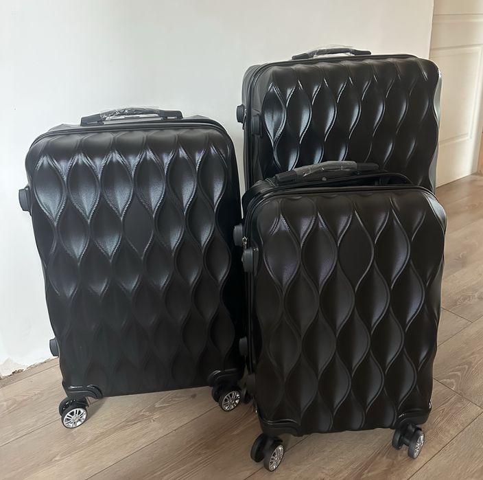 Валізи нові у розмірах М та XL