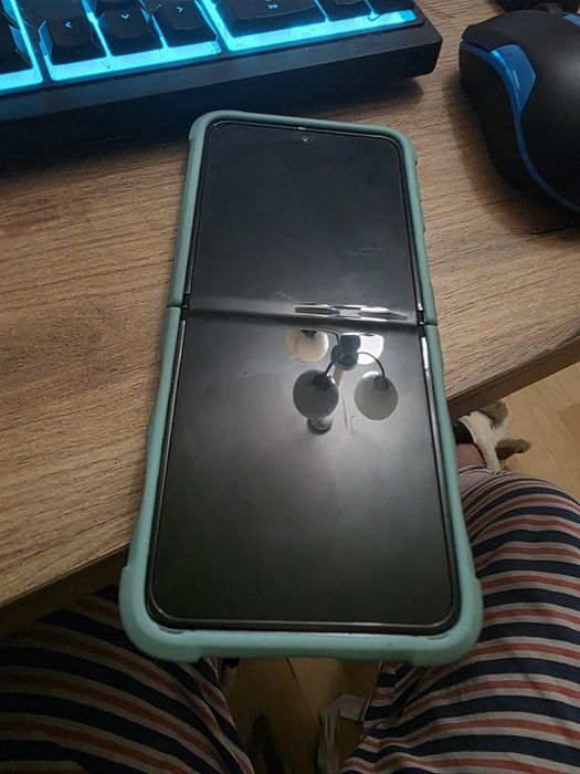 Telefon sandug galaxy z Flip 4