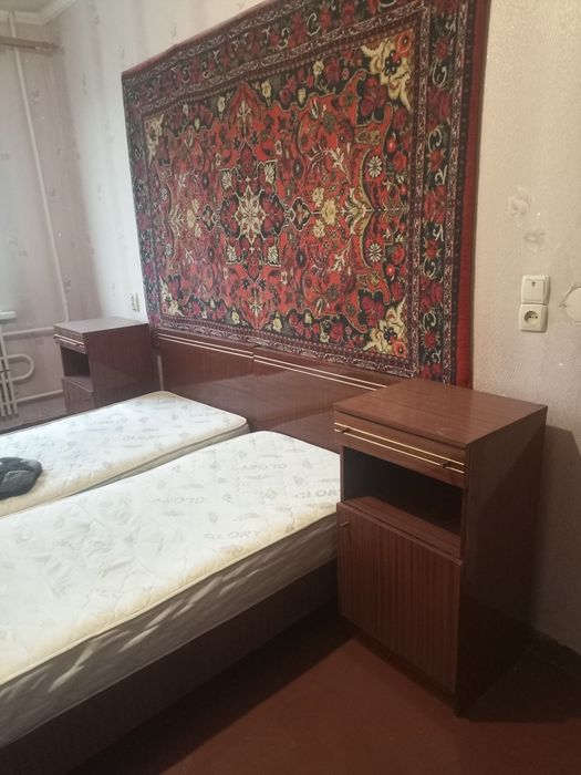 БЕСПЛАТНО: Набор мебели (кухня, кровать, диван, тумбочки)