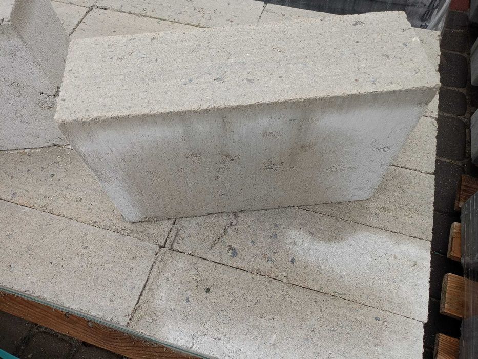 Bloczki betonowe szalunkowe