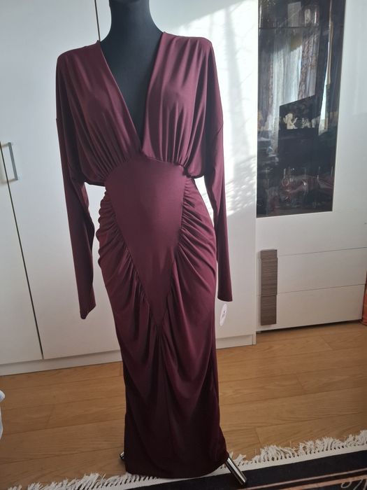 Dluga bordowa sukienka