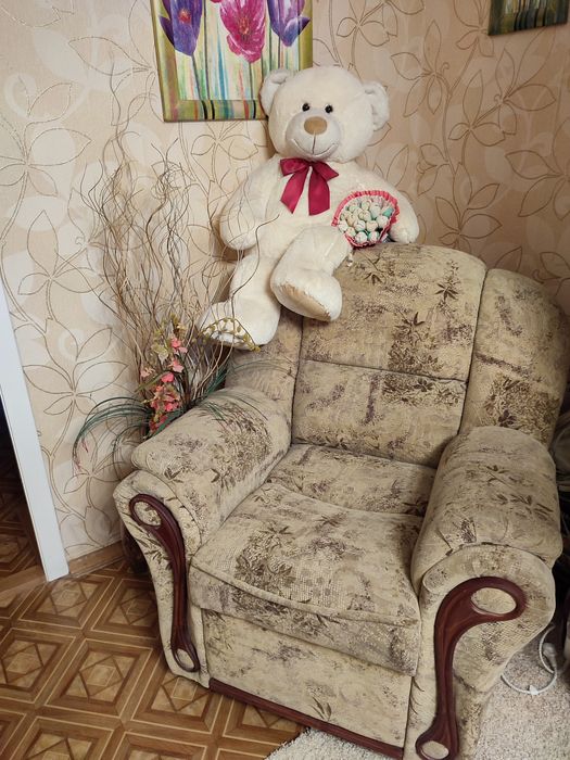 Срочно продам Диван и 2 кресла