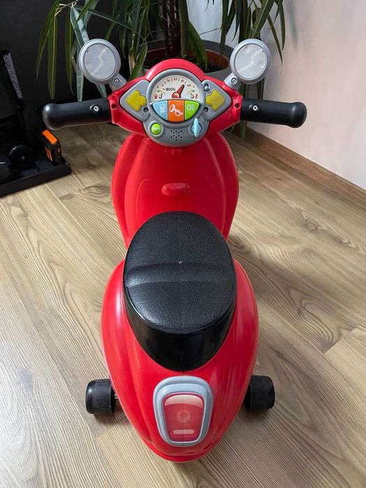 Толокар з електронною панеллю Chicco Vespa Primavera