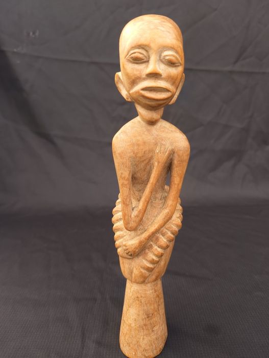 Drewniana afrykańska figurka