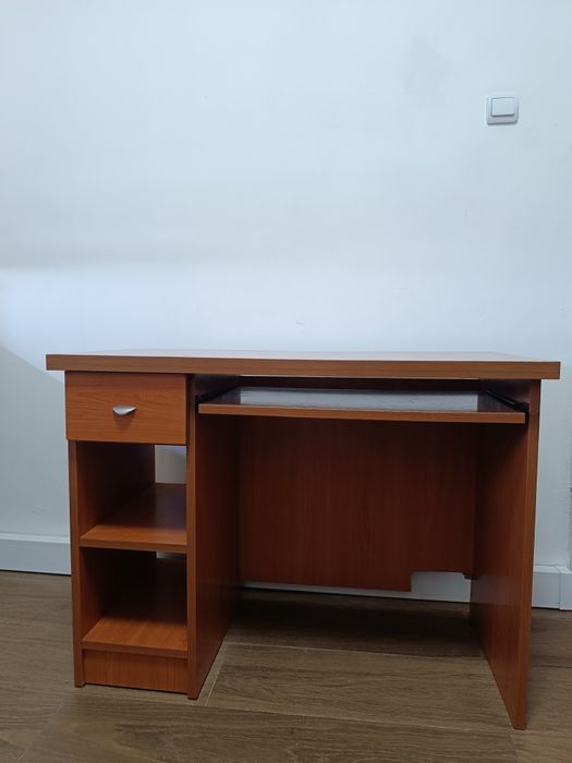 secretaria de madeira