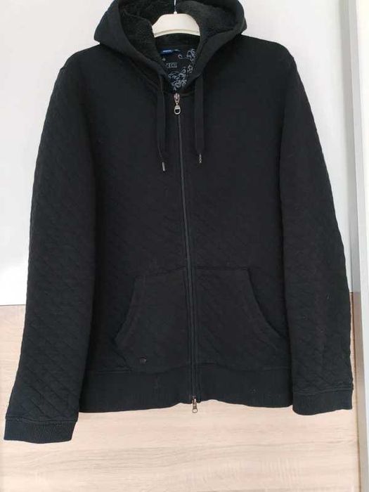 Czarna bluza z kapturem