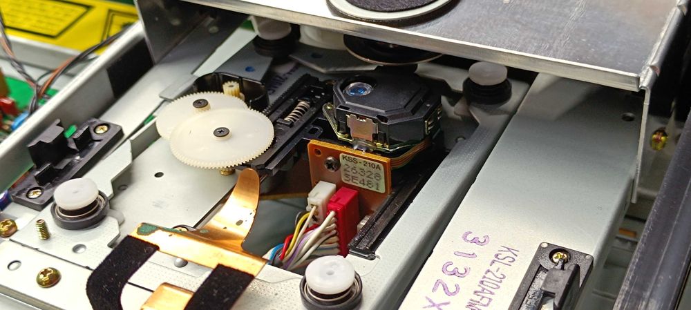 CD програвач Harman Kardon HD7600 II  (Звук ! )