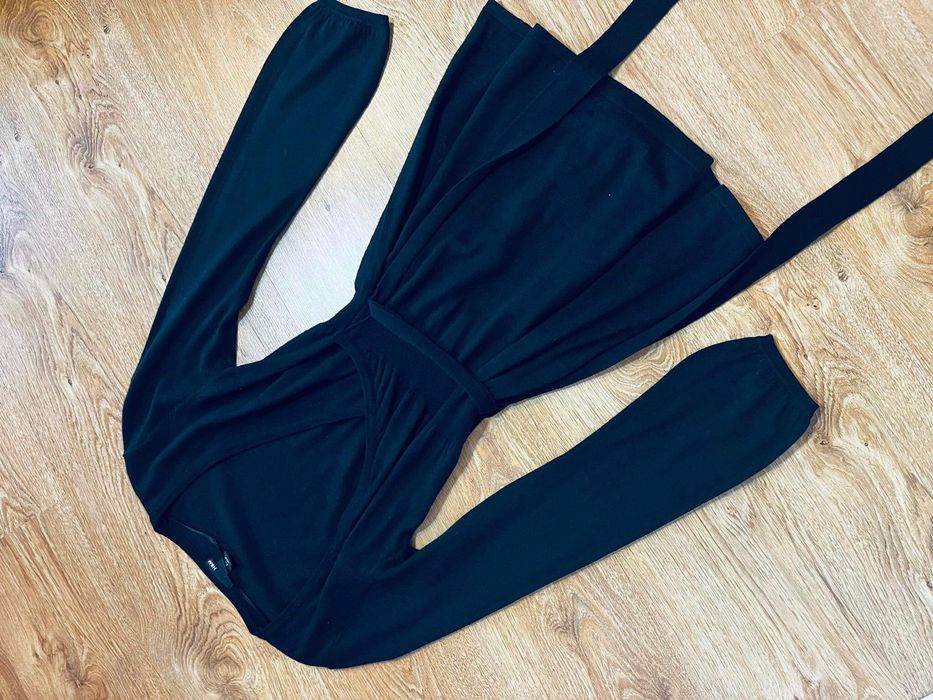 Sukienka h&m xs 34 swetrowa sweterkowa dekolt w serek v czarna